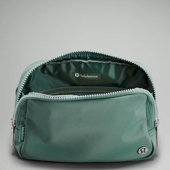 Lululemon everywhere belt bag Tidewater Teal large New with tags - Picture 3 of 4